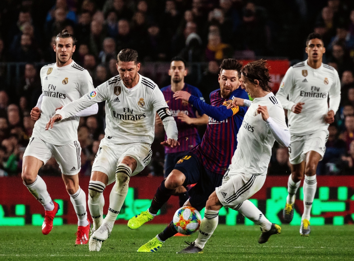 包含皇家马德里内部会议纪要流出——今夜临场应变，英超使命明确，资深球员宣示担当的词条